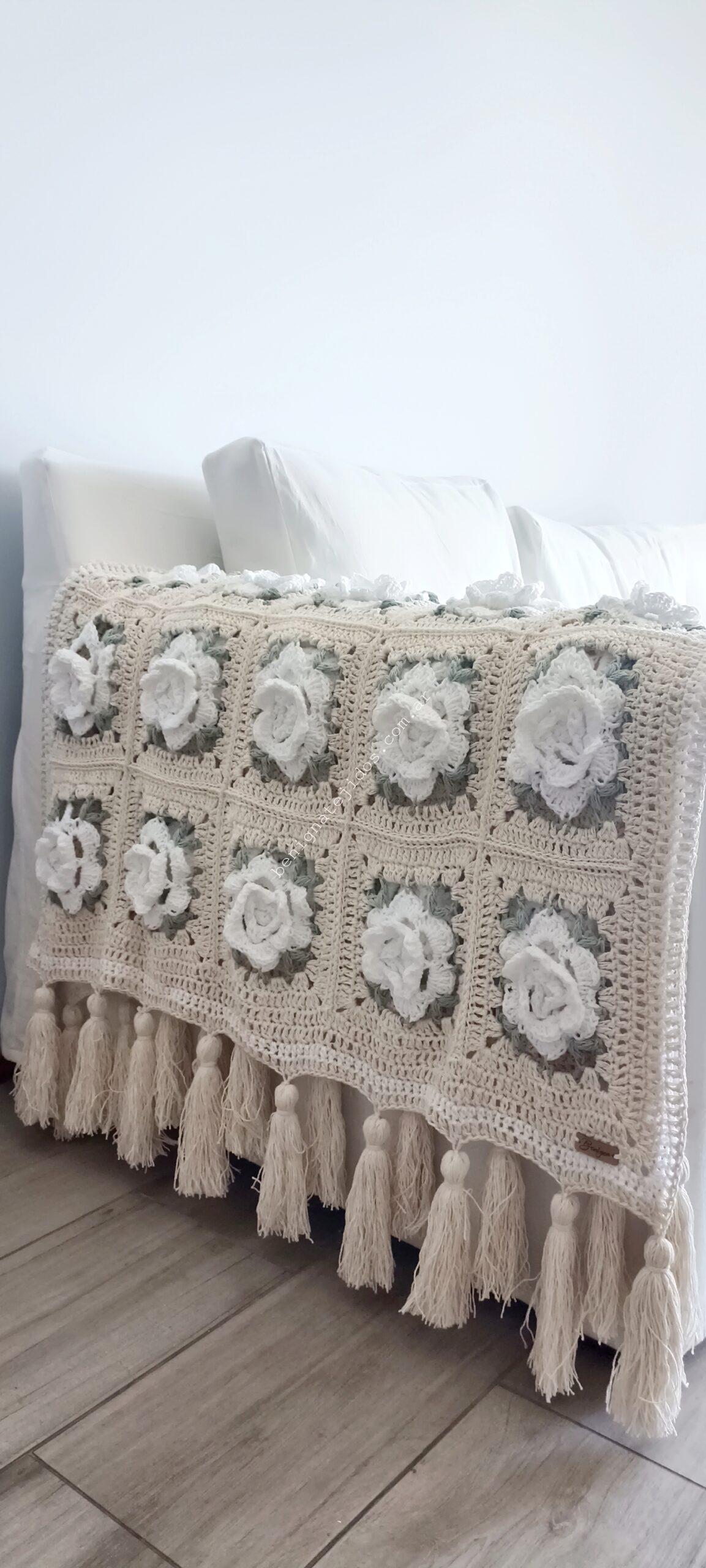 Manta ROSES flores blancas 0.75x1.40 más flecos o borlas -DISPONIBLE - Imagen 3