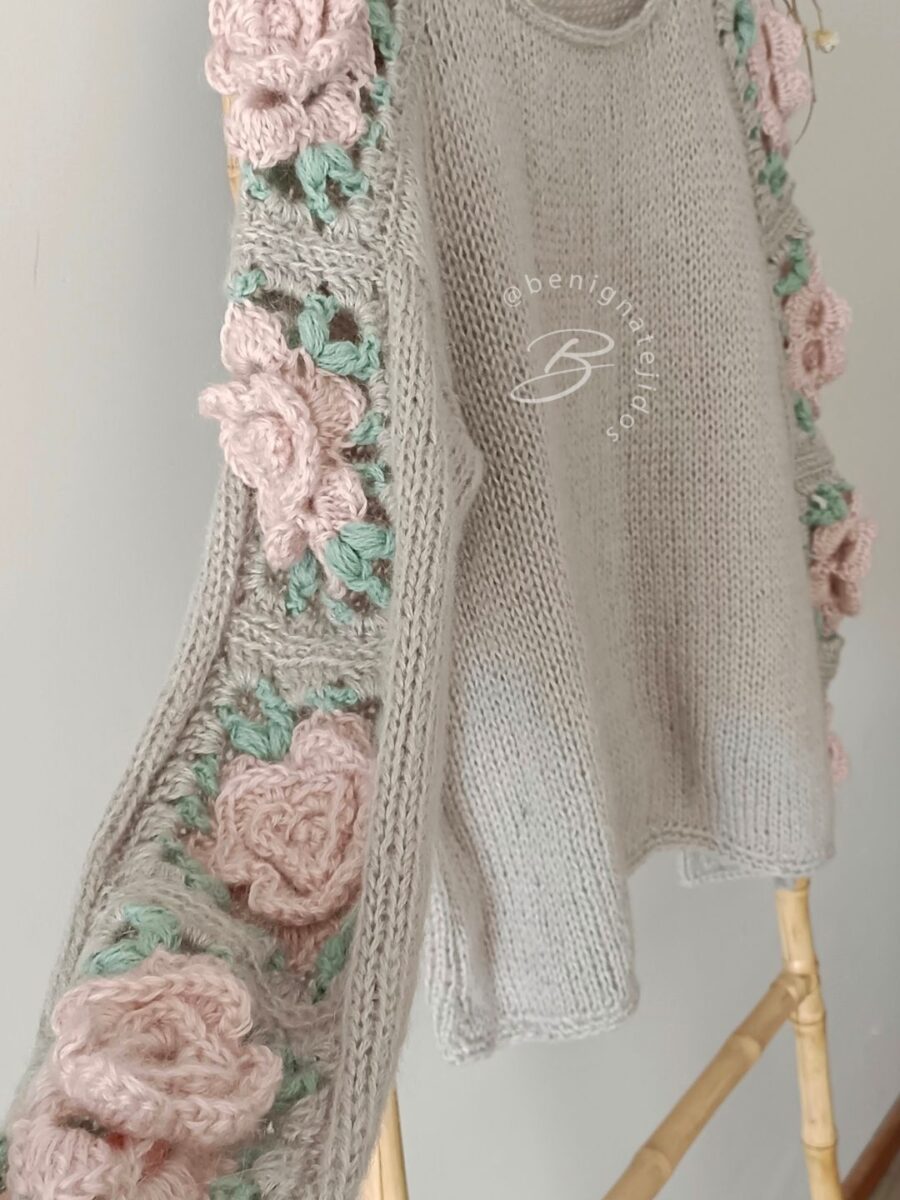 Sweater ROSES (AP)