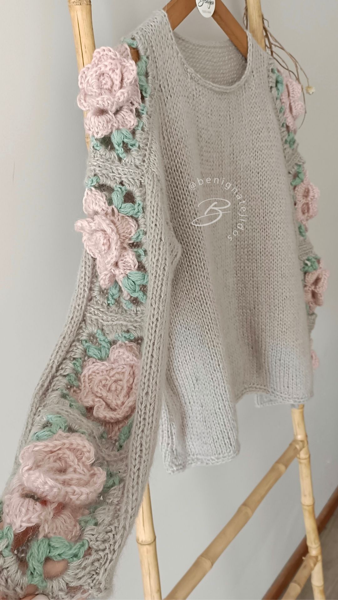 Sweater ROSES (AP)