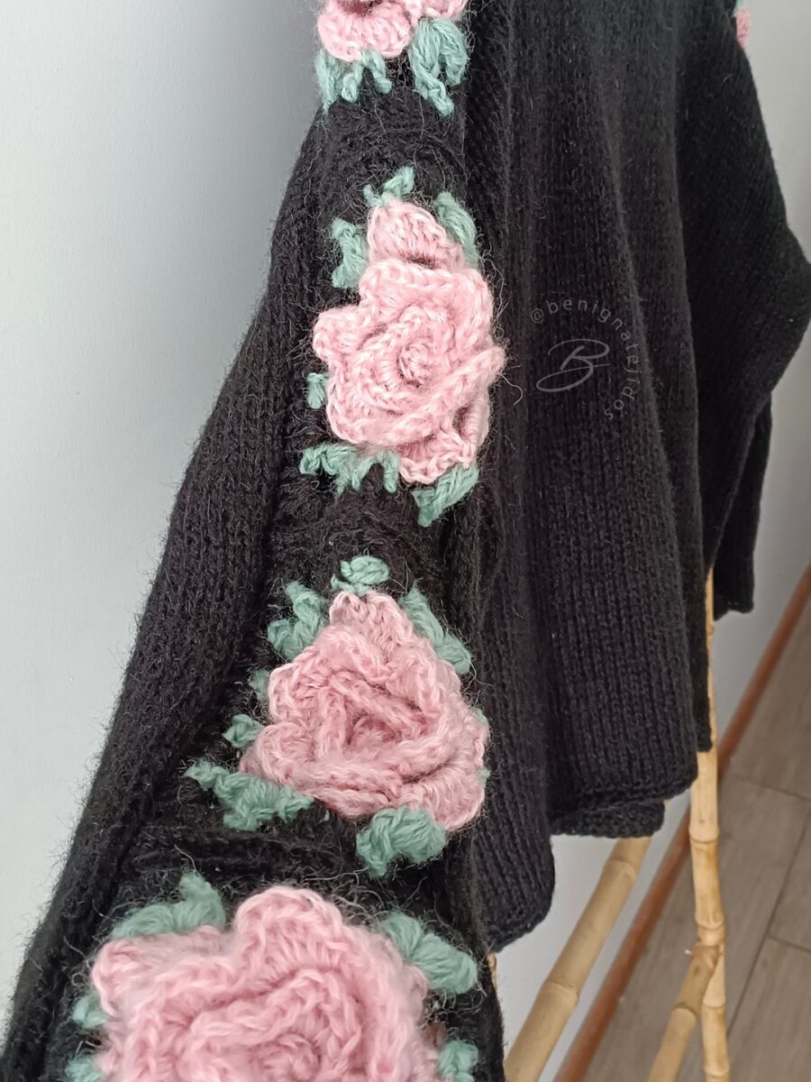 Sweater ROSES (AP)