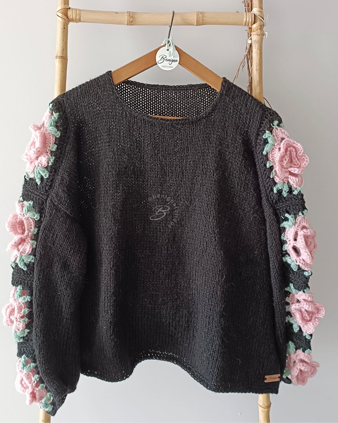 Sweater ROSES Negro -Talle M- Disponible - Imagen 3