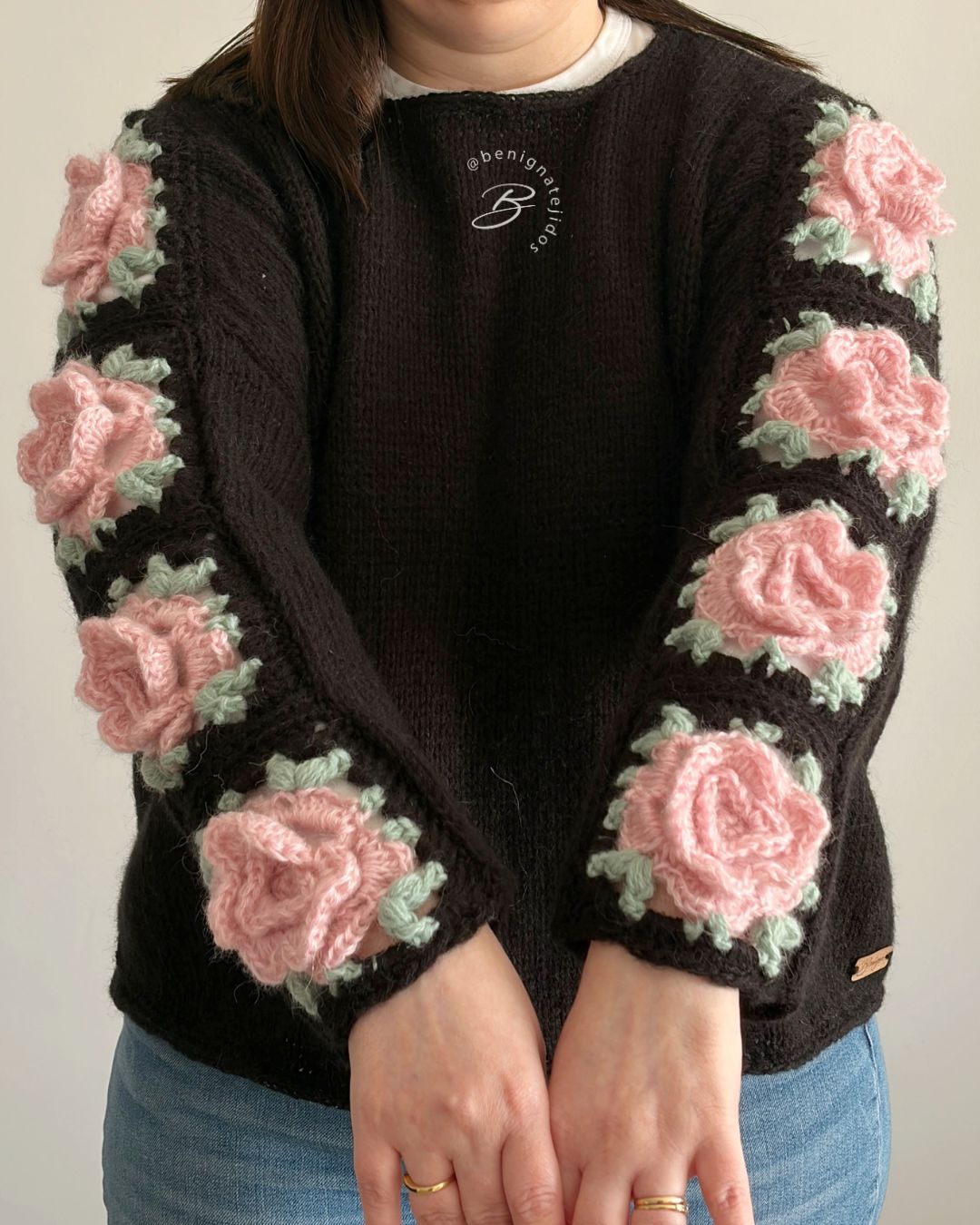 Sweater ROSES Negro -Talle M- Disponible